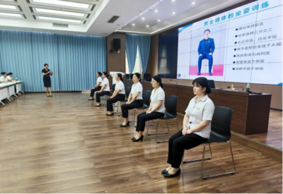 鶴城區政務服務中心開展文明禮儀培訓提升文化經紀人服務質量
